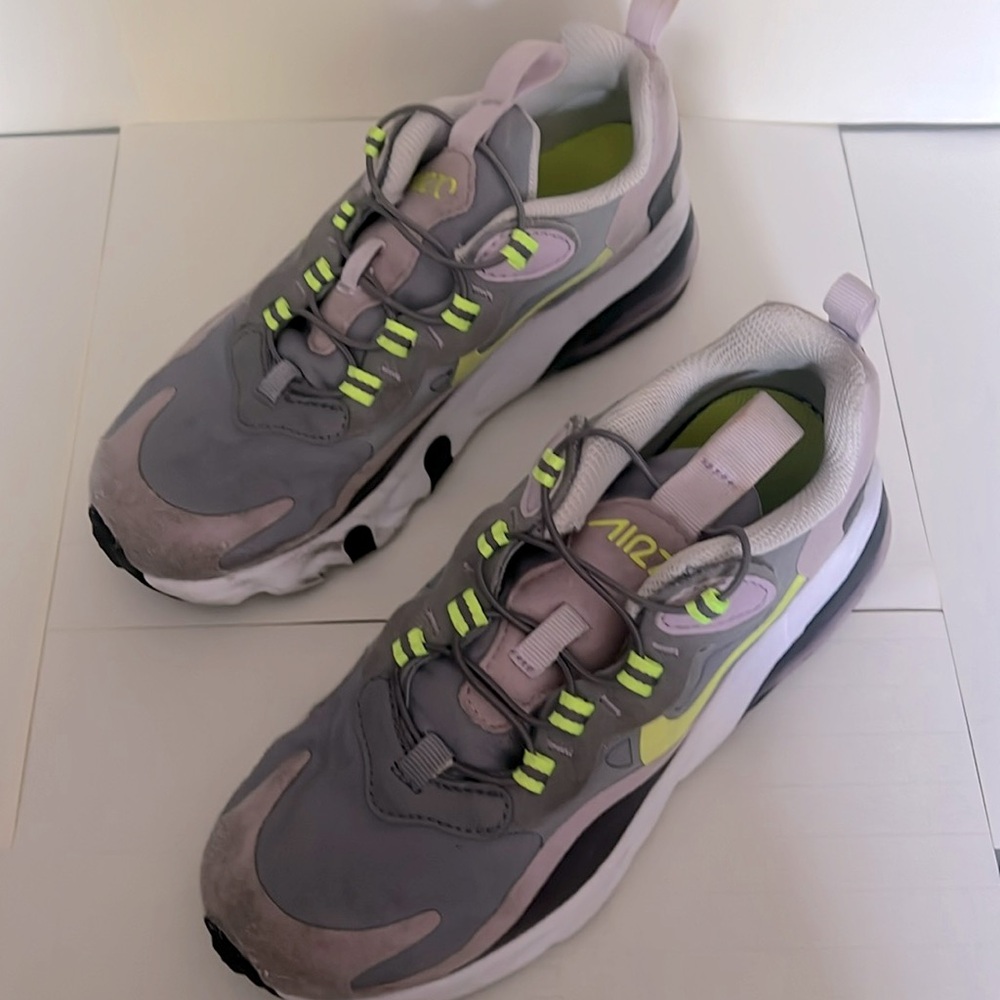 Girls youth Nike Air Max 270 React “particle grey lemon” BQ0102-010 size 2